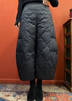 Jogging Pants Outfit Sweatpants, Diy Fashion Videos, Winter Outfit Ideas For Women, Quilted Pants, Balloon Pants, Duck Down Jacket, Vogue Sewing, Everyday Fashion Outfits, Diy Clothes Life Hacks