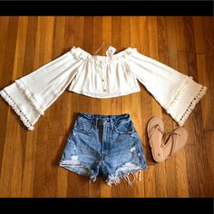 White Bell-Sleeve Crop Top With Tassels. This Boho Top Pairs Perfectly With Shorts, Maxi Skirts, Flair Pants, And So Much More! It’s Perfect For A Day At The Beach Or A Girls Trip To A Winery! It Is So Versatile, Comfy, And Cute! Nwt! Size: M Fitted Long Sleeve Crop Top For Beach Season, Long Sleeve Crop Top For Beach Vacation, Summer Long Sleeve Crop Top For Vacation, Summer Long Sleeve Tops For Brunch, Trendy Relaxed Fit Crop Top For Vacation, Long Sleeve Crop Top For Beach In Spring, Long Sleeve Summer Crop Top For Vacation, Bohemian Crop Top For Summer Day Out, Chic Long Sleeve Crop Top For Vacation