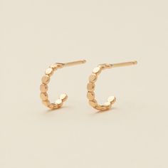 Here’s to the dreamers. The Poppy Hoop Earrings are crafted with a stunning circle of delicate dots, linked together in a pretty tribute to each of the hopes and dreams that have brought you to where you are today. These stud-style hoops can be dressed up to add an elevated elegance to special occasions, or worn every day to embrace the shimmer of the present moment. Minimal Bracelet, Rectangle Necklace, Made By Mary, Stud Style, Earrings Round, Hopes And Dreams, Delicate Earrings, Drop Necklace, Jewelry Case