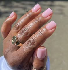 Jell Manicure Ideas, Short Natural Nail Colors, Pink Chrome Nails Black Women, Soft Gel Manicure, Oval Overlay Nails, Short Style Nails, Short Nails Inspo Fall, Sns Nails Black Women, Real Nails Painted Gel