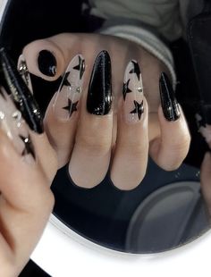 Nail Star Ideas, Nail Yk2, Alt Almond Nails, Nails Edgy Grunge, Alt Nail Inspo Almond, Rockstar Nails Aesthetic, Nail Ideas Goth, Black Grunge Nails, Rockstar Nails Acrylic