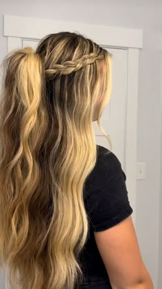 hair inspo Dinner Dance Hairstyles, Catering Hairstyles, Hairstyles With Curled Hair, Dinner Attire, Κούρεμα Bob, Work Hair, Formal Hairstyles For Long Hair, Formal Hair