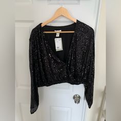 H&M Xxl Slightly Cropped Long Sleeve Black With Black Sequins Wrapped V Neck Style Nwt H&m V-neck Top For Night Out, H&m Fitted Blouse For Party, Chic H&m Tops For Night Out, H&m Long Sleeve Blouse For Party, H&m Tops For Night Out In Fall, V Neck Style, Black Cold Shoulder Top, Fitted Turtleneck, Cropped Long Sleeve