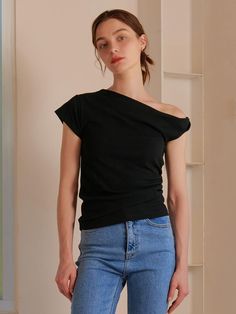 Composition : Polyester 96 / Span 4Color : BLACK Country of Origin : KOREA Black Fitted Summer Top, Black Fitted Top For Summer, Black Short Sleeve Tops For Spring, Summer Black Fitted Short Sleeve Top, Fitted Black Short Sleeve Top For Summer, Casual Black Fitted Top, Black Fitted Short Sleeve Top, Half Turtle Neck, Off Shoulder T Shirt