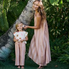 Mother Daughter Photo Shoot, Photo Shoot Outfits, Boho Easter, Mother Daughter Photoshoot, Mommy And Me Photo Shoot, Capri Outfits