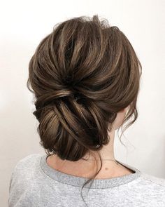 Check out this wedding hairstyle ideas + chic updo for brides, wedding hairstyle,wedding hairstyles, bridal hairstyles ,messy updo hairstyles,prom hairstyles  #weddinghair   #hairstyleideas   The post .. #PromHairstylesBun Brown Wedding Hair, Easy Formal Hairstyles, Chignon Updo, Messy Hair Updo, Side Updo, Rockabilly Hair, Hair Upstyles, Hat Hair, Fishtail Braid