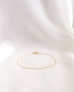 Minimal Thin Chain Everyday Bracelet – IB Jewelry Minimal Classic Style, Gold Bracelet Simple, Dainty Gold Bracelet, Everyday Bracelet, Sterling Silver Anklet, Simple Bracelets, Stacked Jewelry, Silver Anklets, Delicate Chain