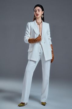 Following the trendy menswear style, this will be a must-have item in your wardrobe. Business Lady, Mean Blvd, Trendy Mens Fashion, Blazer Outfit, Layer Style, Pant Suit, Straight Trousers, Blazer Outfits, Double Breasted Blazer