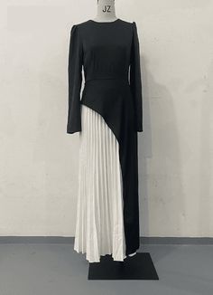 F00265627-103 Black Pleated Long-sleeve Dress, Black Pleated Long Sleeve Dress, Elegant Black Pleated Dress For Fall, Black Long Sleeve Pleated Dress, Fitted Black Pleated Dress, Black Pleated Dress For Fall, Fitted Chic Black Pleated Dress, Black Fitted Pleated Midi Dress, Chic Fitted Black Pleated Dress