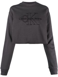 anthracite grey black cotton embroidered logo to the front, and monogram crew neck drop shoulder long sleeves ribbed cuffs straight hem cropped Moda Aesthetic, Closet Goals, City Dress, Cropped Sweatshirt, Summer Beach Wear, Grey Sweatshirt, Calvin Klein Jeans, Active Wear For Women, Jean Outfits