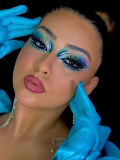 Makeup 😍 Creative Eyeshadow Looks, Carnaval Makeup, Makeup Carnaval, Models Without Makeup, Photos Of Models, Drag Make-up, Rhinestone Makeup, Carnival Makeup, Graphic Makeup