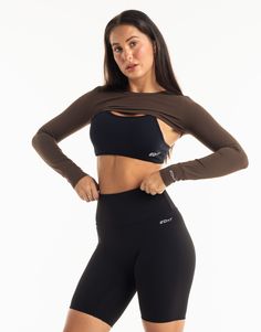 Functional athleisure at its finest. The Range Long Sleeve is the perfect garment to complete your workout look. Featuring a slim fit, super cropped length, the Range Long Sleeve is perfect to throw over your favorite ECHT sportsbra or with Range V3 Sportsbra as shown and matching Range Leggings! - Super Cropped Length - perfect with high-rise pants - Mix and match with your favourite ECHT sportsbra - Fabric: Super soft and breathable - Slim fit skims your body - Silver logo on sleeve - Breathability and ease of movement 81% Nylon, 19% Spandex Range V3 Sportsbra is sold separately. Sporty Cropped Crop Top For Streetwear, Versatile Cropped Activewear For Workout, Black Cropped Top For Gym, Compressive Functional Crop Top For Training, Functional Compressive Crop Top For Training, High Stretch Crop Top For Workout, Moisture-wicking Crop Top Activewear For Gym, Versatile Cropped Moisture-wicking Activewear, Versatile Crop Top For Workout