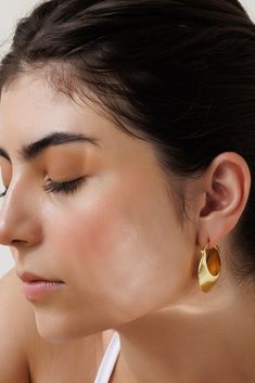 Luna Loop Earrings by Bellona * Dainty Gold Earrings * Chic Gift for Her * Hoop Earrings * Statement Jewelry * Dangle Earrings  Gracefully designed hoops that shimmer with a lustrous 18K gold plating. Their captivating shine mirrors the gentle radiance of the moon, adding a touch of celestial elegance to your look. * Made from Brass * 18K Gold Plated * Anti-Tarnish * All items are packaged in eco-friendly packaging and are reusable and recyclable * Have any questions or need advice on your custom design? Feel free to contact us. PROCESSING & SHIPPING * This design is ready to ship in 1 - 2 business days. If you have custom made items in your cart, your order will take 5-7 days for custom made designs. MORE FROM US https://www.etsy.com/shop/BellonaJewellery IG: @BELLONAJEWELS -------------- Modern Small Hoop Teardrop Earrings For Pierced Ears, Dainty Gold Earrings, Chic Gifts, Loop Earrings, Earrings Statement, Etsy Earrings Dangle, Jewelry Earrings Hoops, Statement Jewelry, Gold Plating