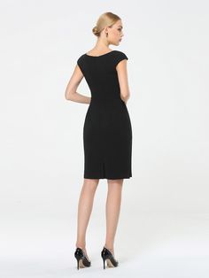 Knee-length Summer Dresses For Office Wear, Knee-length Summer Dress For Office, Summer Knee-length Dresses For Office Wear, Spring Chic Career Mini Dress, Chic Spring Career Mini Dress, Spring Career Mini Dress, Chic Style, Casual Summer Bodycon Dress For Office, Sheath Bodycon Dress For Office In Spring, Elegant Summer Mini Dress For Office Wear