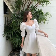 Homecoming Dresses Sleeves, White Homecoming Dresses, Pakaian Feminin, Elegantes Outfit, Mein Style, Homecoming Dress, Looks Vintage, Bridesmaid Dress, Puff Sleeves