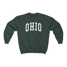 Ohio College Style Sweatshirt (Unisex) --- - This soft sweatshirt has a loose fit for a comfortable feel - Durable print - Loose fit - 50% Cotton; 50% Polyester (fibre content may vary for different colors) - Runs true to size --- Thanks for visiting our store! --- Shipped from our partner in the US --- You can find even more sweatshirts here: https://www.etsy.com/shop/lukassfr Basic Letter Print Sweats For Fall, Casual Fleece T-shirt For Fall, Casual Fleece T-shirt With Letter Print, Casual Tops With Lettering For Campus, Casual Campus Tops With Lettering, Casual Sweatshirt With Text Print And Comfortable Fit, Casual Text Print Sweatshirt With Comfortable Fit, Casual Fleece Sweatshirt Pre-shrunk, Casual Pre-shrunk Fleece Sweatshirt