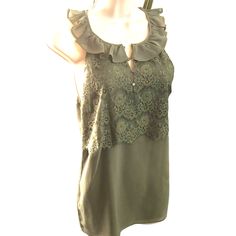 Pale Green Top With Partial Lace Overlay , Does Not Crease, Never Worn. Elegant Summer Lace Top For Vacation, Elegant Lace Top For Summer Vacation, Green Lace Top For Summer, Elegant Sleeveless Lace Top For Beach, Elegant Lace Top Blouse For Vacation, Summer Green Lace Top Blouse, Green Lace Top Blouse For Summer, Top Banana, Green Top