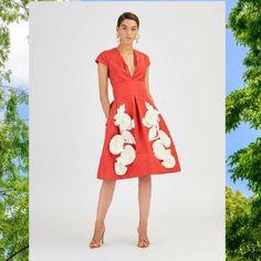 $4,890 New S20 Oscar De La Renta Red Silk Ivory Exclusive Bead Flower Embroidery Us S 20se614fai Cocktail Dress Colorway: Cinnabar $4,890 New Without Tag Retail $4,890.00 From Oscar De La Renta Spring 2020 Collection. Beautiful Red Silk Ivory Exclusive Embroidery Bead Flower Runway Dress. A True And Beautiful Piece Of Art, From Famous Oscar De La Renta. See Pictures For The Beautiful Detail. New Without Tag Sold Out In Retail Stores Us Size S Please Go By Measurement Bust 32" Waist 26" Hips 40" Lenght40" Please Go By The Listed Measurments. Perfect New Without Tag Clean Condition. Size And Content Lable Are Missing. Spring Silk Dress With Floral Applique, Floral Applique Dress For Formal Summer Events, Formal Summer Dress With Floral Applique, Summer Formal Dresses With Floral Applique, Red Floral Applique Evening Dress, Elegant Floral Applique A-line Midi Dress, Elegant A-line Midi Dress With Floral Applique, Spring Silk Embellished Dresses, Spring Embellished Silk Dresses