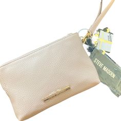 Brand New Steve Madden Cream Wristlet Great Gift Chic Wristlet With Zipper Closure For Gift, Beige Clutch With Wrist Strap For Gift, Beige Clutch With Wrist Strap As Gift, Beige Wristlet With Removable Pouch For Gift, Beige Wristlet With Removable Pouch As Gift, Trendy Beige Clutch Wristlet, Chic Beige Wristlet For Gift, Chic Beige Wristlet As A Gift, Chic Beige Wristlet Gift