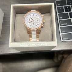 Rose Gold Michael Kors Watch White Chronograph Watch With Round Dial, White Metal Dial Watch Accessories For Gift, White Watch Accessories With Metal Dial For Gift, Elegant White Chronograph Watch As A Gift, Elegant White Chronograph Watch As Gift, Timeless Rose Gold Chronograph Jewelry, Elegant White Chronograph Analog Watch, White Watches With Subdials For Gifts, White Chronograph Watch With Subdials