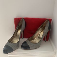 New Valentino Garavani Classic Pump Round Toe Grey Laser Studded Shoes Black Heel Toe 40,5 (10,5) Heel Approximately 4,5” Display Shoes Dust Bag ( No Box) Gray Fitted Heels For Evening, Fitted Gray Heels For Evening, Elegant Gray Round Toe Heels, Elegant Gray High Heels, Display Shoes, Studded Shoes, Black Shoes Heels, Black Heel, Valentino Shoes