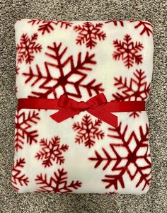 Excited to share this item from my #etsy shop: Red Snowflake Winter No Sew Fleece blanket #winterthemedecor #redsnowflakes #winterblanket #winterthrowblanket #wintersnowflakes #snowflakethrow Burrr Basket, Snowflake Christmas Decor, Primark Christmas, Snowflake Blanket, No Sew Fleece, Christmas Hostess Gifts, No Sew Fleece Blanket, Christmas Hostess, Red Snowflakes