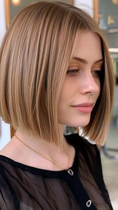 Coupe au carré Autumn Hair Colors, Choppy Bobs, Hair Style Cut, Bob Haircuts For Fine Hair, Autumn Hair, Beautiful Haircuts, Bob Haircut For Fine Hair, Hair Kids, Haircut Inspiration