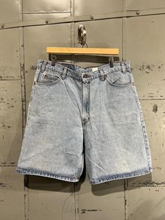 Great Condition  Tagged 38 19" Across the waist  9" inseam 14"rise Light Wash Denim Shorts, Fit Y2k, Aesthetic Streetwear, Skater Style, Y2k Aesthetic, Light Wash Denim, Short Outfits, Christmas Ideas, Levi's