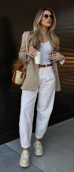 Business Casual Outfits For Work, Elegante Casual, Outfit Inspiration Fall, Casual Work Outfits, Looks Chic, Blazer Fashion, Style Mistakes, Business Casual Outfits, White Pants