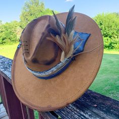 Painting Lines, Cowboy Hats Women, Country Glam, Hat Burning, Custom Cowboy Hats, Hat Bar, Glam Boho, Mens Hats Fashion, Hand Burn