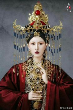 Chinese Empress, Chinese Traditional Costume, Flower Headdress, Chinese Art Girl, Ancient Beauty, Dress Drawing, Traditional Costume, Chinese Clothing