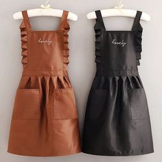 Description:Since this kitchen apron is designed with dual pockets, it can hold your phone and other small belongings easily. And it features an adjustable waist tie design that can meet multiple needs. Designed with wavy edges and letters, this kitchen apron has a simple and stylish appearance. Besides, it has good dirt resistance which can protect your clothes well. It is constructed of cotton material. The length of this product is 90cm and width is 70cm. It is suitable for home, restaurant, Princess Aprons, Cute Korean Style, Fashion Apron, Sewing Easy, Lace Apron, Cute Aprons, Work Uniforms, Womens Aprons, Apron Designs