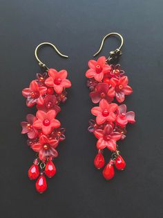 Red Gowns, Chandelier Design, Red Flower, Floral Vintage, Wire Earrings, Red Flowers, Dangle Drop Earrings, Drop Earrings, Flowers