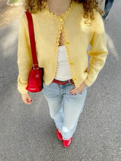 Yellow Cardigan Outfits, Mary Jane Shoes Outfit, Ballet Flats Outfit, Look Legging, Quoi Porter, Flats Outfit, Yellow Cardigan, Looks Party