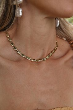 Gold choker. Adjustable clasp closure. All Lauren Nicole jewelry is nickel compliant. This item is Final Sale. Classic Choker Necklace For Formal Occasions, Classic Formal Choker Necklace, Elegant Metal Toggle Necklace With Rectangular Links, Formal Metal Chain Necklace With Adjustable Chain, Elegant Adjustable Metal Choker, Elegant Jewelry With Toggle Clasp And Rectangular Links, Elegant Jewelry With Rectangular Links And Toggle Clasp, Formal Jewelry With Toggle Clasp And Rectangular Links, Gold Jewelry With Clavicle Chain And Oval Link