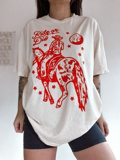 Ride or Die Cowgirl Horse Shirt, Aesthetic Trendy Western Graphic Tee, Vintage Inspired Graphic Tee - Etsy Western Style Relaxed Fit Graphic T-shirt, Vintage Horse Shirt, Western Style Crew Neck T-shirt With Graphic Print, Horse Riding Aesthetic, Retro Rodeo T-shirt With Screen Print, Horse Graphic Tee, Graphic Tee Vintage, Cowgirl Horse, Western Graphic Tees