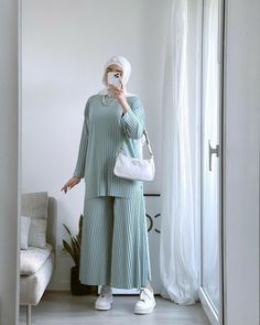 Dresses Casual Hijab, Casual Hijabi Outfits, Iraqi Clothes, One Set Outfit, Co Ords Outfits, Modest Casual Outfits, Hijab Style Casual, Winter Fashion Outfits Casual