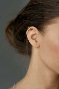 Introducing our exquisite "Régine" Double-Layer Raw Foil Look Cuff Earring--an embodiment of minimalist sophistication and artisanal craftsmanship. **Raw Foil Aesthetics These unique cuff earrings draw inspiration from the raw beauty of foil, showcasing a double-layer design that adds depth and intrigue to your ear adornment. The foil-inspired texture brings an edgy and contemporary allure, perfect for those seeking a bold yet understated look. **Dual Tone Elegance Available in both radiant gold Classic Ear Cuff As A Gift, Modern Adjustable Ear Cuff As Gift, Modern Adjustable Cartilage Earrings As Gift, Modern Handmade Ear Cuff For Gifts, Adjustable Gold Ear Cuff For Anniversary, Elegant Hypoallergenic Adjustable Ear Climbers, Classic Ear Cuff For Wedding, Adjustable Pierced Ear Climbers As Gift, Adjustable Gold Ear Climbers For Gift