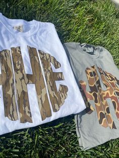 Thanks for shopping with Sassy Monograms TN🤍 Fully customizable! - Choose your size. - Choose shirt Color. - In the personalization box, add... 1.) monogram: we go by the order you put here! 2.) add Camo style letter. Camo styles can be found in photos. *Colors Vary on Computer screen, phone screen, etc.* We do our best to take the most in real life photos the best we can! Camo Vinyl Shirt Ideas, T Shirt Designs Ideas, Southern Monogram, Camo Style, Mommy Outfits, Group Picture, Monogram T Shirts, Camo Fashion, Monogram Shirts