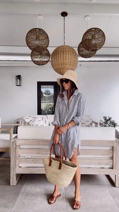 Itsy Bitsy IndulgencesJune’s Capsule Wardrobe || 32 Styled Outfits Cabo Outfits, Beach Holiday Outfits, Styled Outfits, Vacation Outfits Women, Look Con Short, Summer Holiday Outfits, Capsule Wardrobe Essentials, Resort Wear For Women, Beach Vacation Outfits