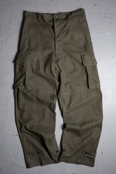 "Deadstock\" French Army 1950's Vintage M-47 Field Pants SIZE Waist：41cm Thigh：37cm Length：106cm Leg opening：28cm" Vintage Straight Leg Cargo Pants With Patch Pockets, Military Style Full Length Bottoms With Belt Loops, Retro Full-length Cargo Pants With Pockets, Retro Full Length Cargo Pants With Pockets, Retro Full-length Bottoms With Cargo Pockets, Retro Khaki Bottoms With Pockets, Vintage Tapered Leg Cargo Pants, Vintage Cargo Pants With Tapered Leg, Vintage Cargo Pants With Belt Loops In Khaki