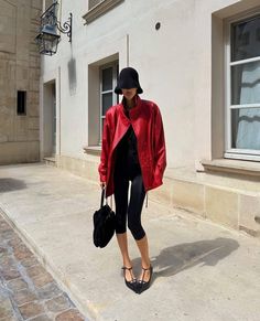 A little bit of fall looks Aesthetic Street, Fall Winter Trends, Inspiration Aesthetic, Street Snap, Stylish Fashion, Fall Looks, Spring Fashion, Favorite Outfit, Personal Style