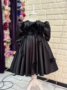 We have carefully prepared this beautiful Black flashy dress. It's ready to be a fabulous gothic Halloween dress. All eyes will be on your special children and they will receive many compliments. Our dress is prepared using many special fabrics such as sequin lace fabric, dream tulle, spider lace tulle. It is fully lined. There is a wire petticoat under the skirt of the dress, which makes it very fluffy. The collar detail is removable. If you want, you can separate the collar from the dress. If Black Dress For Halloween Costume Party, Black Vampire Dress For Halloween, Black Vampire Costume For Party, Black Princess Dress For Dress-up, Black Vampire Party Costume, Halloween Vampire Style Black Dress, Princess Style Halloween Dress With Ruffles, Halloween Princess Dress With Ruffles, Princess Halloween Dress With Ruffles