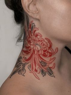 Chest Neck Tattoos Egyptian Black Grey And Red Tattoo, Red And Black Asian Tattoo, Chrysanthemum Tattoo Neck, Asian Flowers Tattoo, Spider Lily Neck Tattoo, Tattoo Japanese Flower, Red Tattoo Neck, Japanese Simple Tattoo, Japanese Face Tattoo