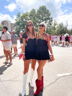 Bama Gameday Outfit, Uga Gameday Outfit, Uga Game Day, Alabama Gameday Outfit, Bama Gameday, Classy Little Black Dress, Fsu Gameday, College Football Game Outfit, Rush Week Outfits