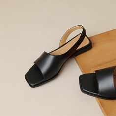 Chic Leather Sandals, Stylish Flat Shoes For Women, Designer Shoes 2023, Classy Sandals Flats, Women Sandals 2023, Elegant Flat Shoes, Black Shoes For Women, Designer Sandals Flat, Elegant Shoes Flat