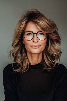 Braided Hairstyles: From Simple to Complex Short Wavy Hairstyles, Best Hairstyles For Women, Hair Play, Trends 2025, Layered Haircuts For Medium Hair, Hairstyles With Glasses, Things Photography, Hairstyles For Women Over 50, Wavy Hairstyles