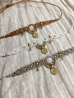 Gold Design Jewellery, Macrame Necklace Pattern, Macrame Chain, Macrame Jewellery, Diy Choker, Macrame Colar, Macrame Bracelet Patterns, Outfit 2023, Jewellery Unique