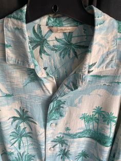 Mens  Unisex Hawaiian shirt Cruise / beach Casual dress  Silk Tropical island scene  Ocean blue & turquoise , teal, white ,  2XL Front pocket   Collared  Wooden button By Paradise  Excellent condition Palm Tree Island, Dress Silk, Beach Casual, Beach Paradise, Tropical Island, Island Beach, Mens Hawaiian Shirts, Tropical Islands, Mens Oxfords