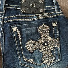 Beautiful Miss Me Jeans In Excellent Condition, Embellished Crystals On Pockets With Rivets, Embroidery, The Symbol Of A Cross. Straight Leg. No Flaws! Nwot Miss Me Signature Rise Skinny Size 27 Inseam: 30” Thrift Manifestation, Country Jeans, Mcbling Fashion, 2000s Clothing, Fits Clothes, 2000s Fashion Outfits, Embellished Jeans, Cute Jeans, Swaggy Outfits